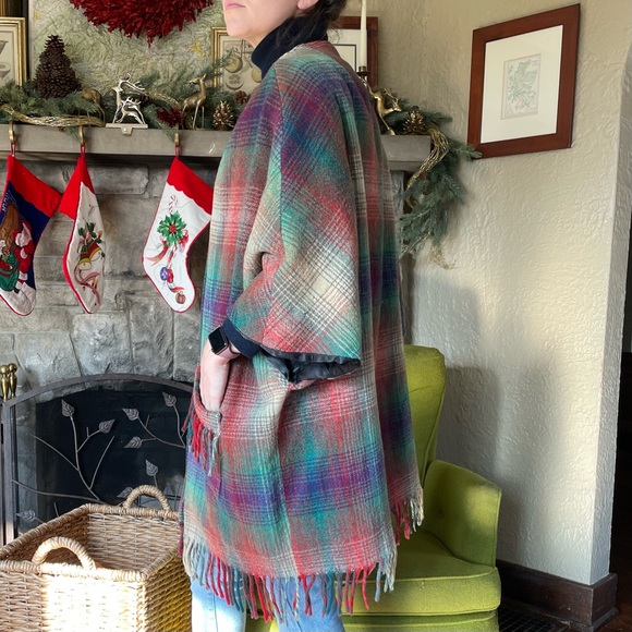 Vintage 60s Sharpee’s plaid wool cape with fringe - Picture 5 of 9